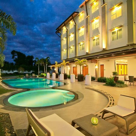The Harvest Hotel Managed By Hii Cabanatuan City Exterior foto