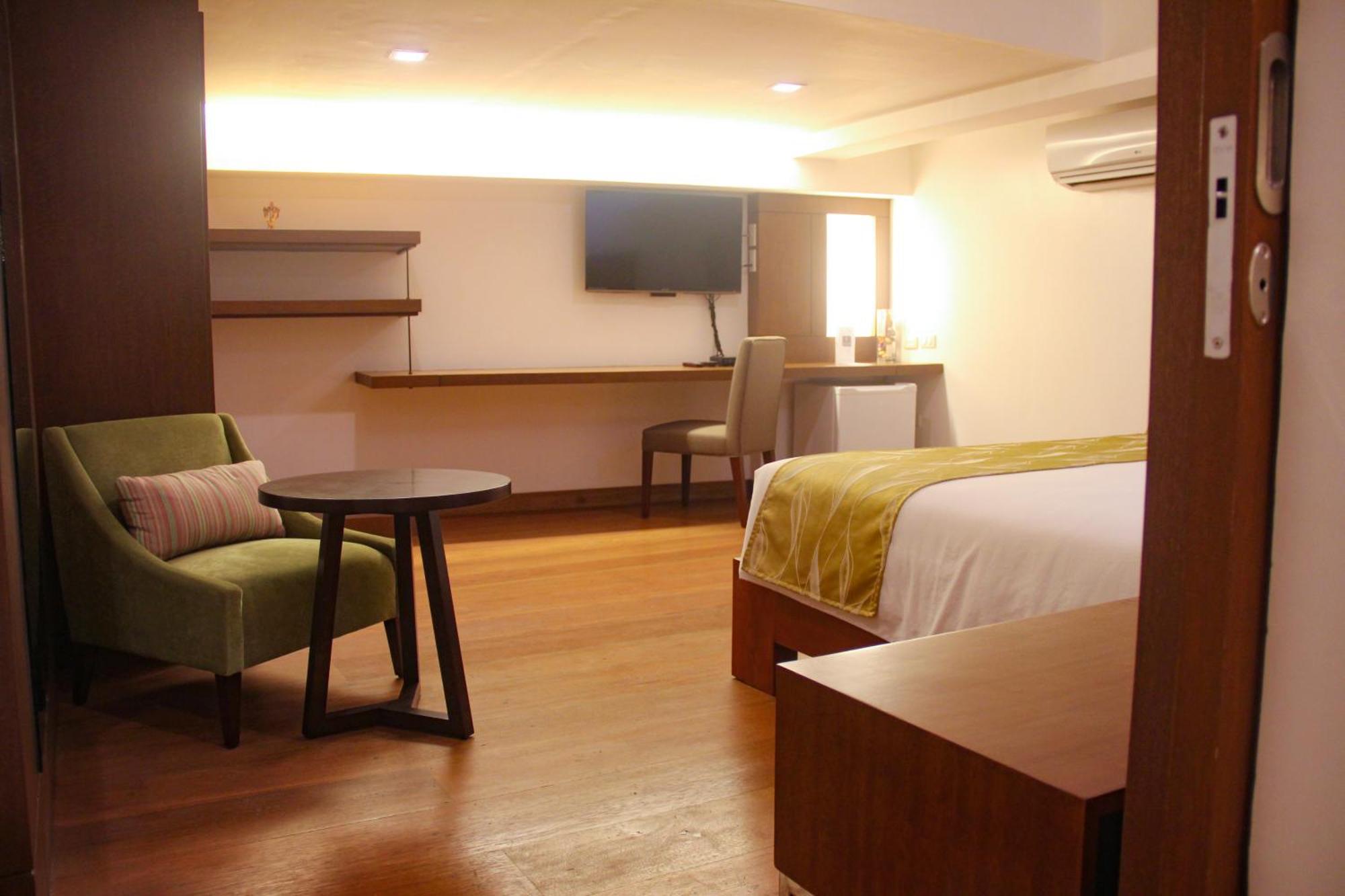 The Harvest Hotel Managed By Hii Cabanatuan City Exterior foto