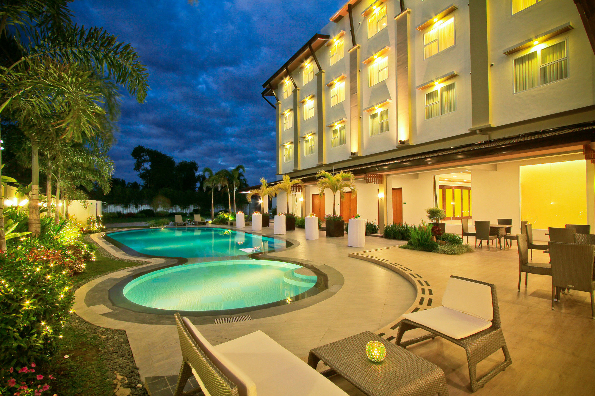 The Harvest Hotel Managed By Hii Cabanatuan City Exterior foto